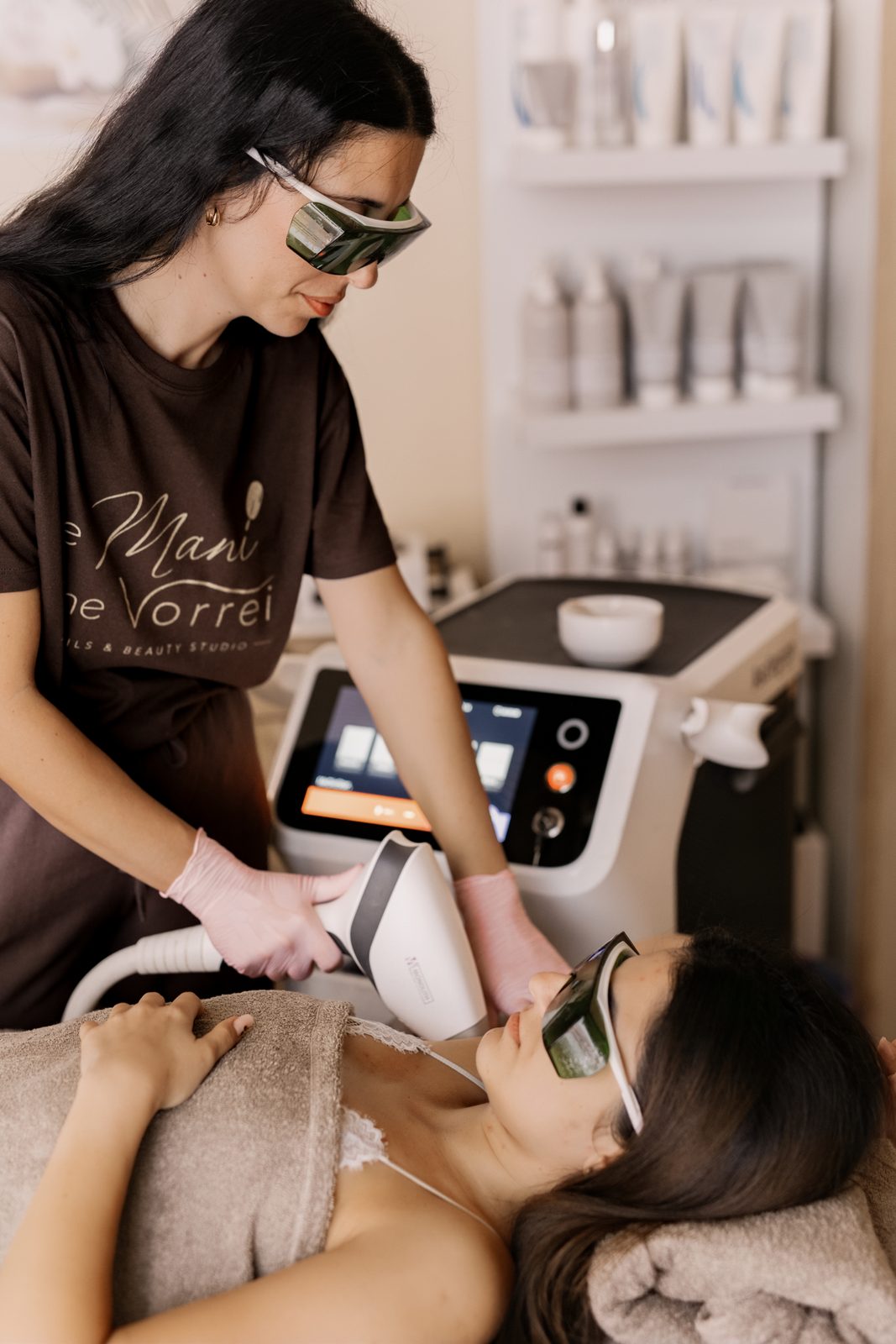 Trattamento laser al décolleté con Mediostar Monolith