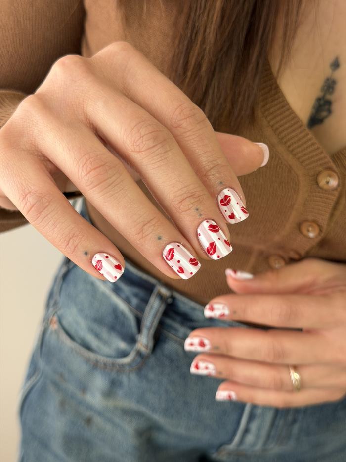 Nail art realizzata in centro